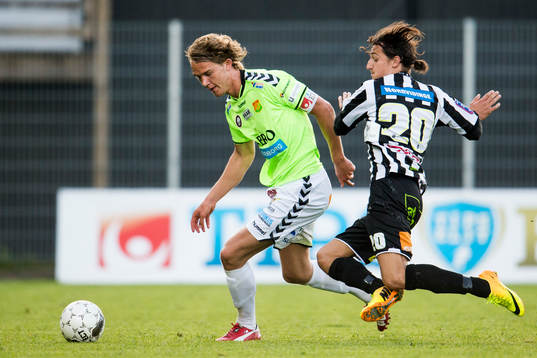 GAIS Fredrik Jonsson och Landskronas Enis Ahmetovic