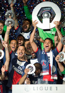 Zlatan Ibrahimovic och övriga spelare i Paris Saint