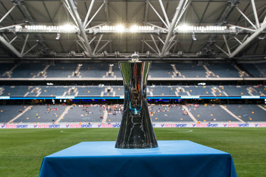 Pokalen visas upp innan finalen av Svenska Cupen mellan