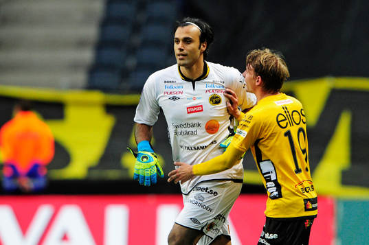 Elfsborgs målvakt Abbas Hassan byts in