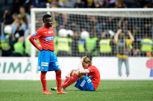 Helsingborgs David Accam  och Carl Johansson deppar