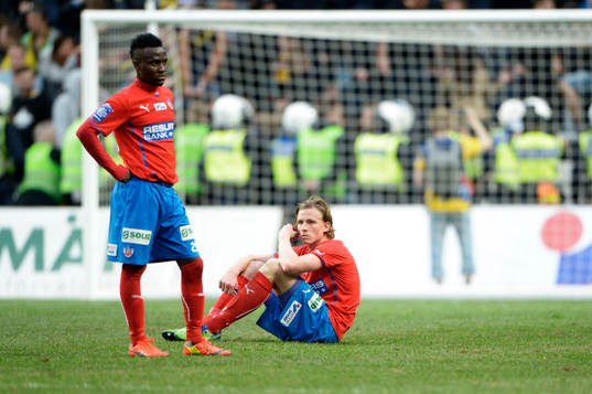 Helsingborgs David Accam  och Carl Johansson deppar