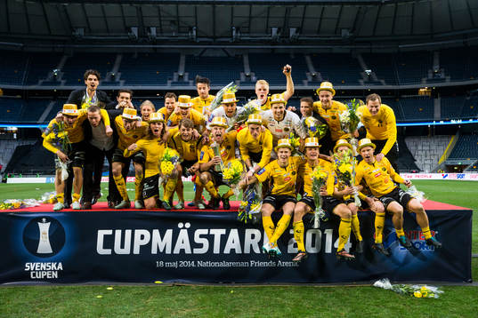 Elfsborgs spelare jublar på podiet