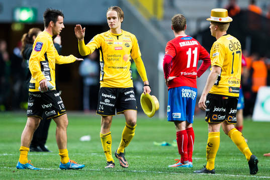 Elfsborgs Mikkel Beckmann och Viktor Prodell tackar varann