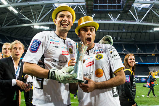 Elfsborgs målvakt Kevin Stuhr-Ellegaard och målvakt Abbas