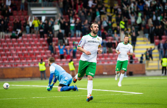 Hammarbys Kennedy Bakircioglü  gör 2-4 bakom Syrianskas