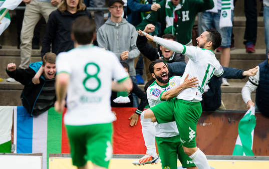 Pablo Piñones-Arce firar sitt 1-2 mål med Stefan Batan