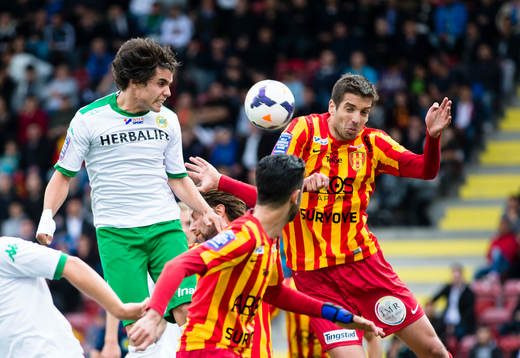 Hammarbys Lars Mendonca Fuhre når högst i en nickduell