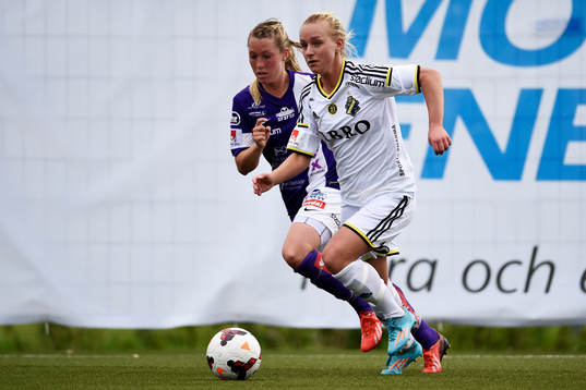Jitex Emma Salomonsson och AIKs Sarah Fredriksson