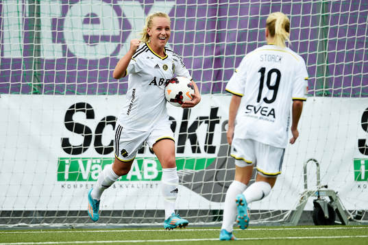 AIKs Sarah Fredriksson jublar