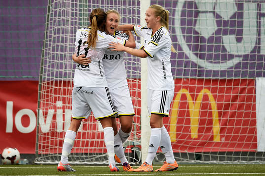 AIKs Emma Lundh jublar