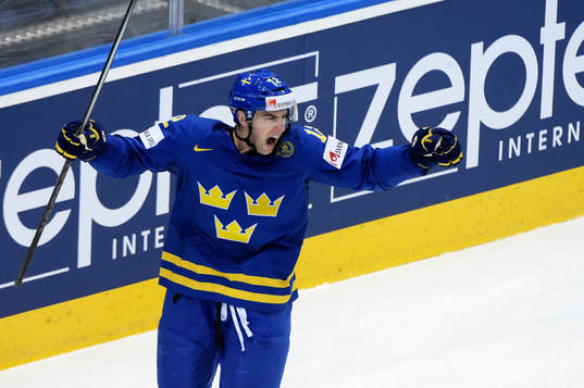 Sveriges Joakim Lindström jublar
