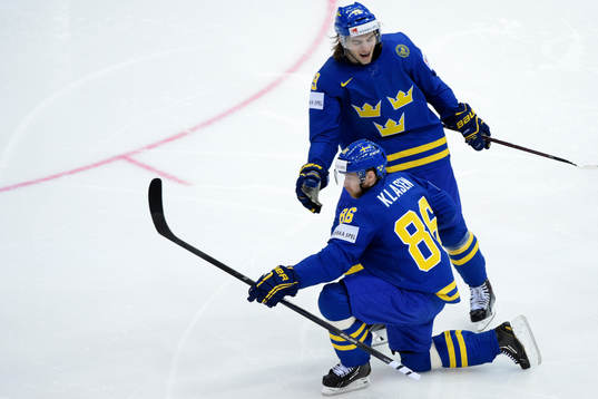 Sveriges Linus Klasen och Calle Järnkrok jublar
