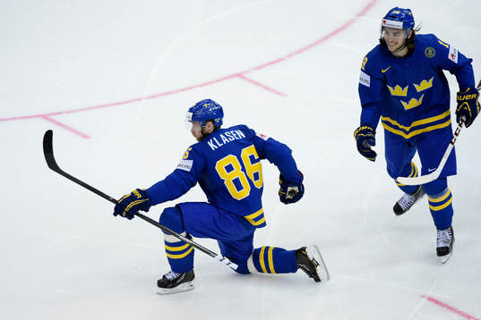 Sveriges Linus Klasen och Calle Järnkrok jublar