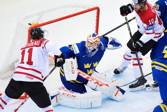 Sveriges målvakt Anders Nilsson släpper in 1-2-målet