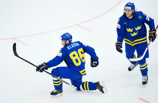 Sveriges Linus Klasen och Calle Järnkrok jublar