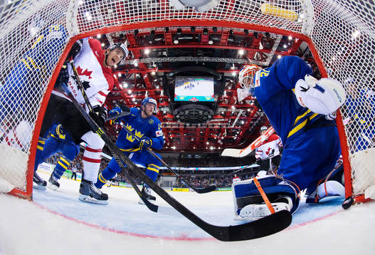 Kanadas Brayden Schenn jublar när han ser 1-2-pucken gå