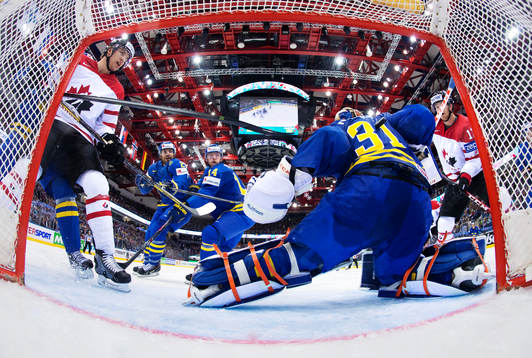 Kanadas Brayden Schenn och Jonathan Huberdeau är framme