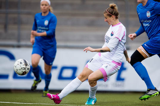 Rosengårds Anja Mittag skjuter