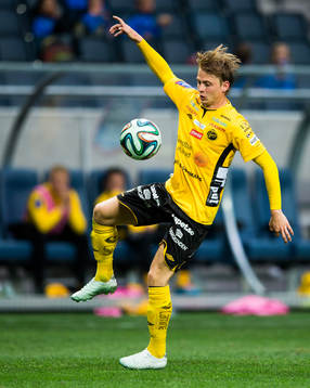 Elfsborgs Simon Hedlund med bollen
