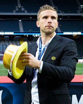 Elfsborgs Anders Svensson håller i sin guldhatt