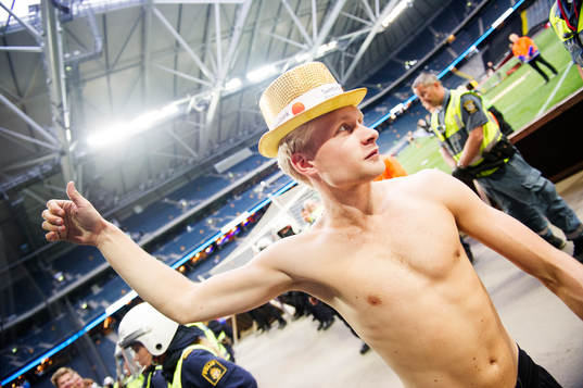 Elfsborgs Johan Larsson jublar med publiken