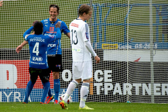 Halmstads Fredrik Liverstam och Joseph Baffo jublar medan
