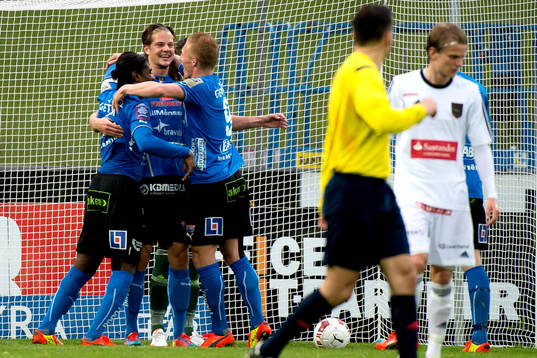 Halmstads Fredrik Liverstam och Joseph Baffo jublar medan