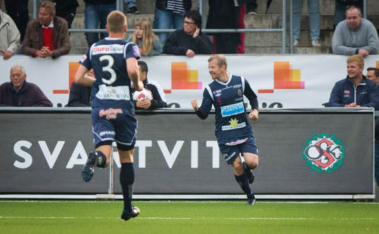 Gefles Jonas Lantto gör 0-1 och jublar
