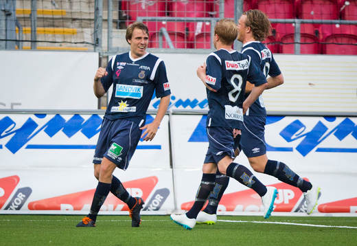 Gefles Johan Oremo gör 1-2 på straff och jublar