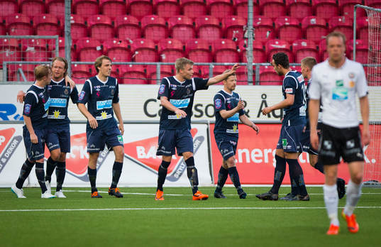 Gefles Johan Oremo gör 1-2 på straff och jublar