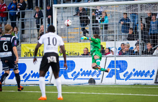 Örebros Nordin Gerzic jublar