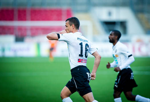 Örebros Shpetim Hasani gör 1-1 och jublar