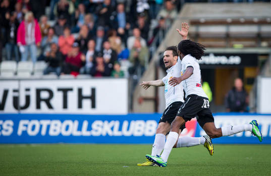 Örebros Nordin Gerzic och publiken jublar