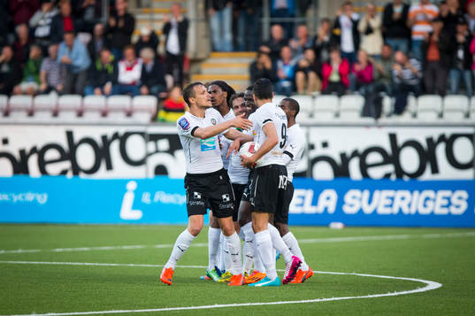 Örebros Nordin Gerzic och publiken jublar