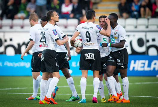 Örebros Nordin Gerzic och publiken jublar