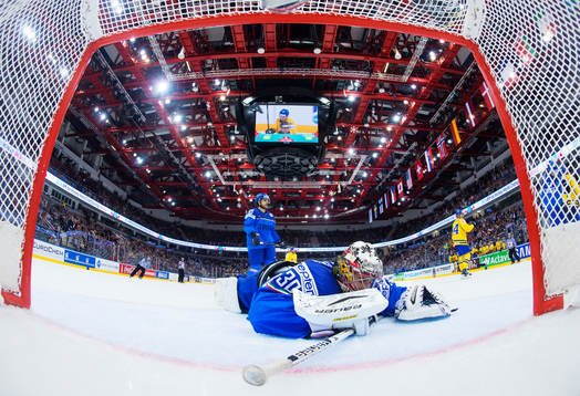 Italiens målvakt Daniel Bellissimo deppar