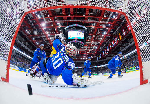 Italiens målvakt Daniel Bellissimo släpper in 1-3 från