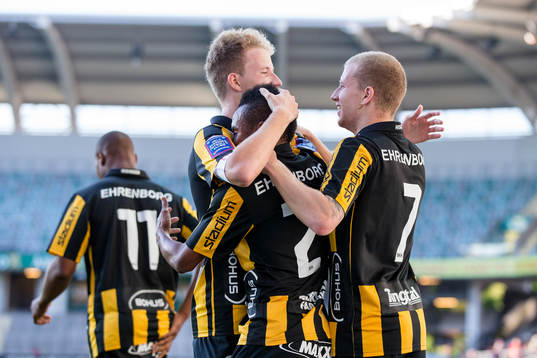 Häckens Samuel Gustafson och Simon Gustafson kramar om