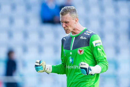 Kalmars målvakt Lars Cramer jublar