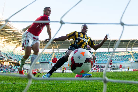 Häckens Carlos Strandberg trycker in 4-1