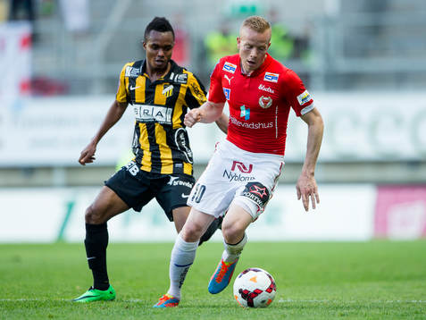 Kalmars Tobias Eriksson mot Häckens Nasiru Mohammed