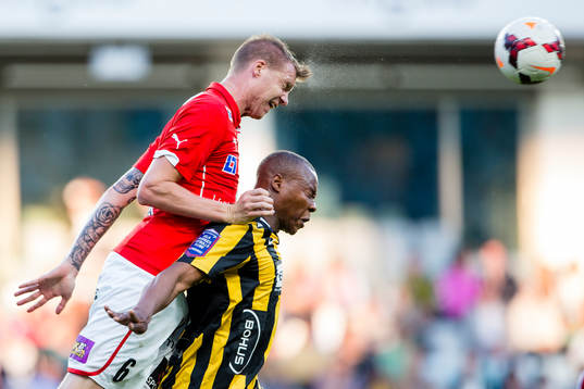 Kalmars Marcus Nilsson vinner en nickduell mot Häckens