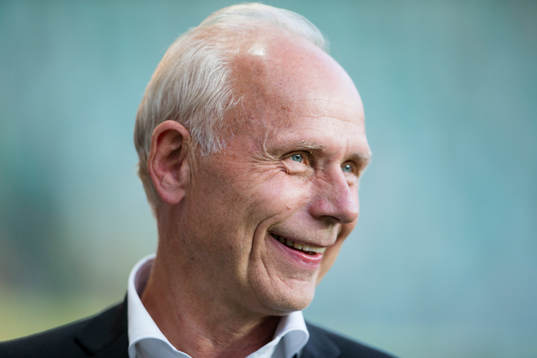 Häckens klubbdirektör Dennis Andersson glad