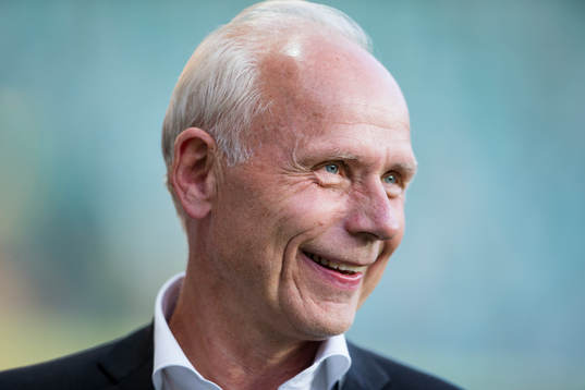 Häckens klubbdirektör Dennis Andersson glad