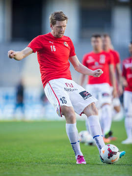 Kalmars David Elm skjuter ett skott