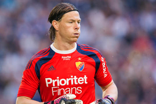 Djurgårdens målvakt Kenneth Høie pustar ut