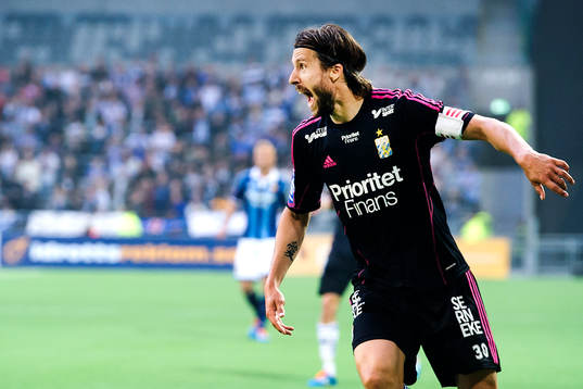 IFK Göteborgs Mattias Bjärsmyr skriker upprört