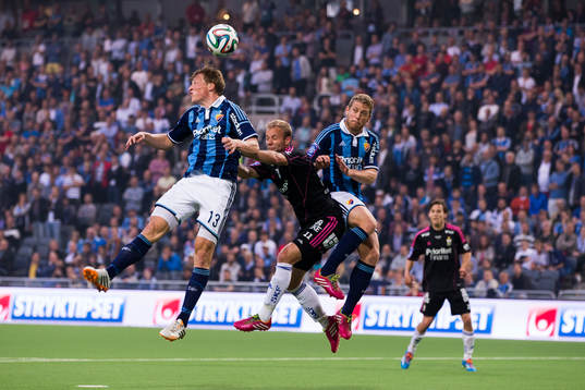 Djurgårdens Emil Bergström och Stefan Karlsson (h) i en