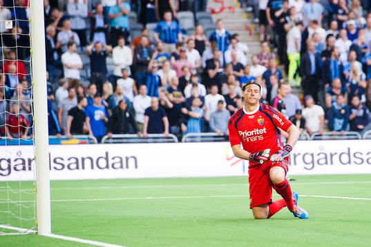 Djurgårdens målvakt Kenneth Høie deppar